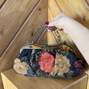 Vintage Floral Embroidered Handbag - Black and Beaded